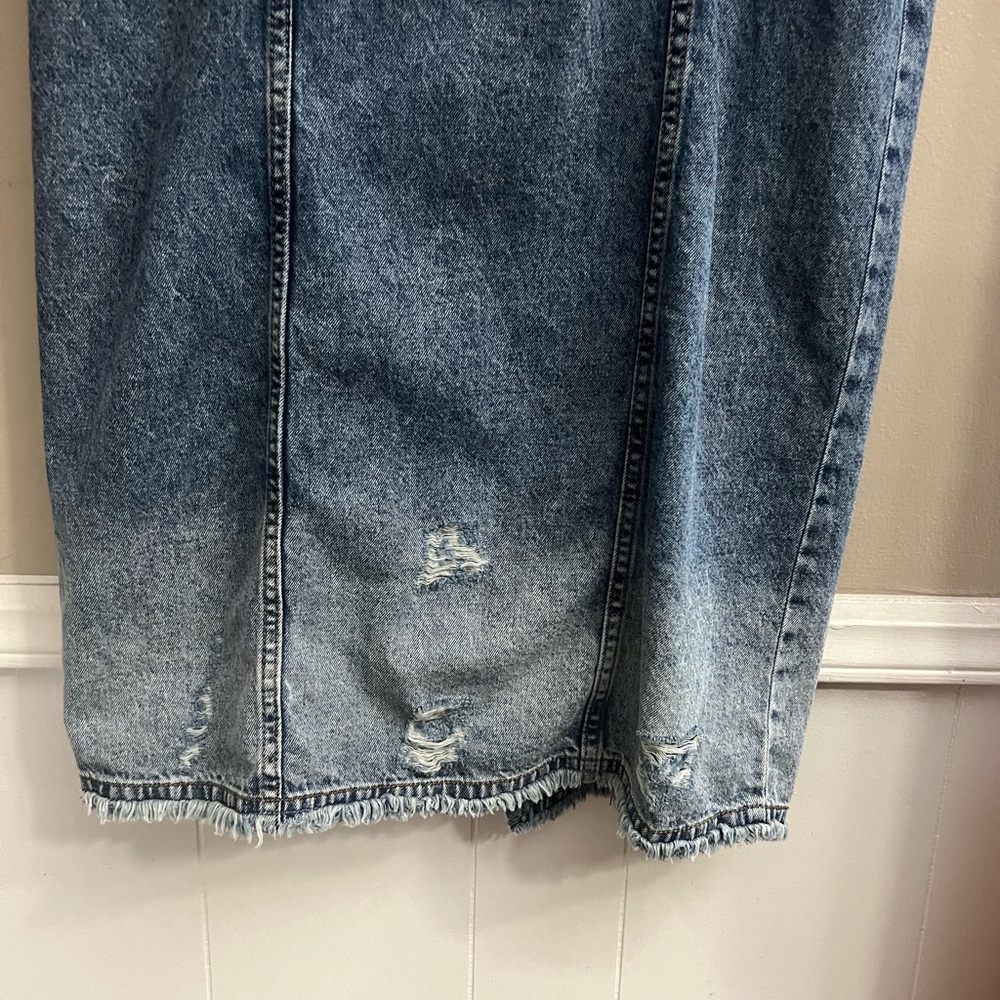 NWOT LONG FULL LENGHT DISTRESSED DENIM JACKET WITH POCKETS - Picture 5 of 6